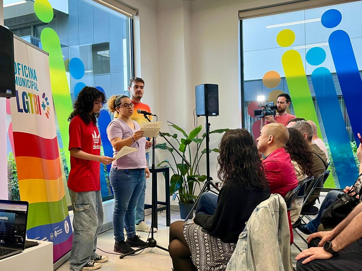 Observatori contra l'LGTBI-fòbia (@observatori_cat) on Twitter photo El 16 de maig es va inaugurar l'Oficina Municipal LGTBI+ de l' <a href="/LHAjuntament/">Ajuntament de L'Hospitalet</a> . Un espai important perquè es desenvolupin polítiques públiques LGTBI+ i accions contra l'LGTBI-fòbia.
A l'acte hi va assistir el company <a href="/DanielGrandeTen/">Daniel Grande Tena 🗳️🌈</a> en representació de l' <a href="/Observatori_cat/">Observatori contra l'LGTBI-fòbia</a> . El 16 de maig es va inaugurar l'Oficina Municipal LGTBI+ de l' <a href="/LHAjuntament/">Ajuntament de L'Hospitalet</a> . Un espai important perquè es desenvolupin polítiques públiques LGTBI+ i accions contra l'LGTBI-fòbia.
A l'acte hi va assistir el company <a href="/DanielGrandeTen/">Daniel Grande Tena 🗳️🌈</a> en representació de l' <a href="/Observatori_cat/">Observatori contra l'LGTBI-fòbia</a> .