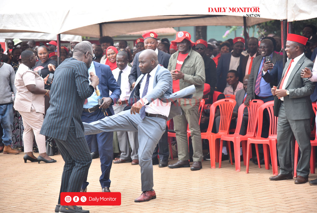 DailyMonitor's tweet photo. PHOTOS: Journalist-turned-politician Zambali Mukasa celebrates as he moves to receive his NUP membership card from party leader Robert Kyagulanyi, also known as Bobi Wine, in Kampala on May 21, 2025. 

Mukasa was among more than 200 new members, including 7 serving MPs, unveiled by NUP Secretary General David Lewis Rubongoya during Wednesday’s event. 

🔗Story: https://t.co/Qnr7MqRMaG

#MonitorUpdates 📸@kakumirizi2002