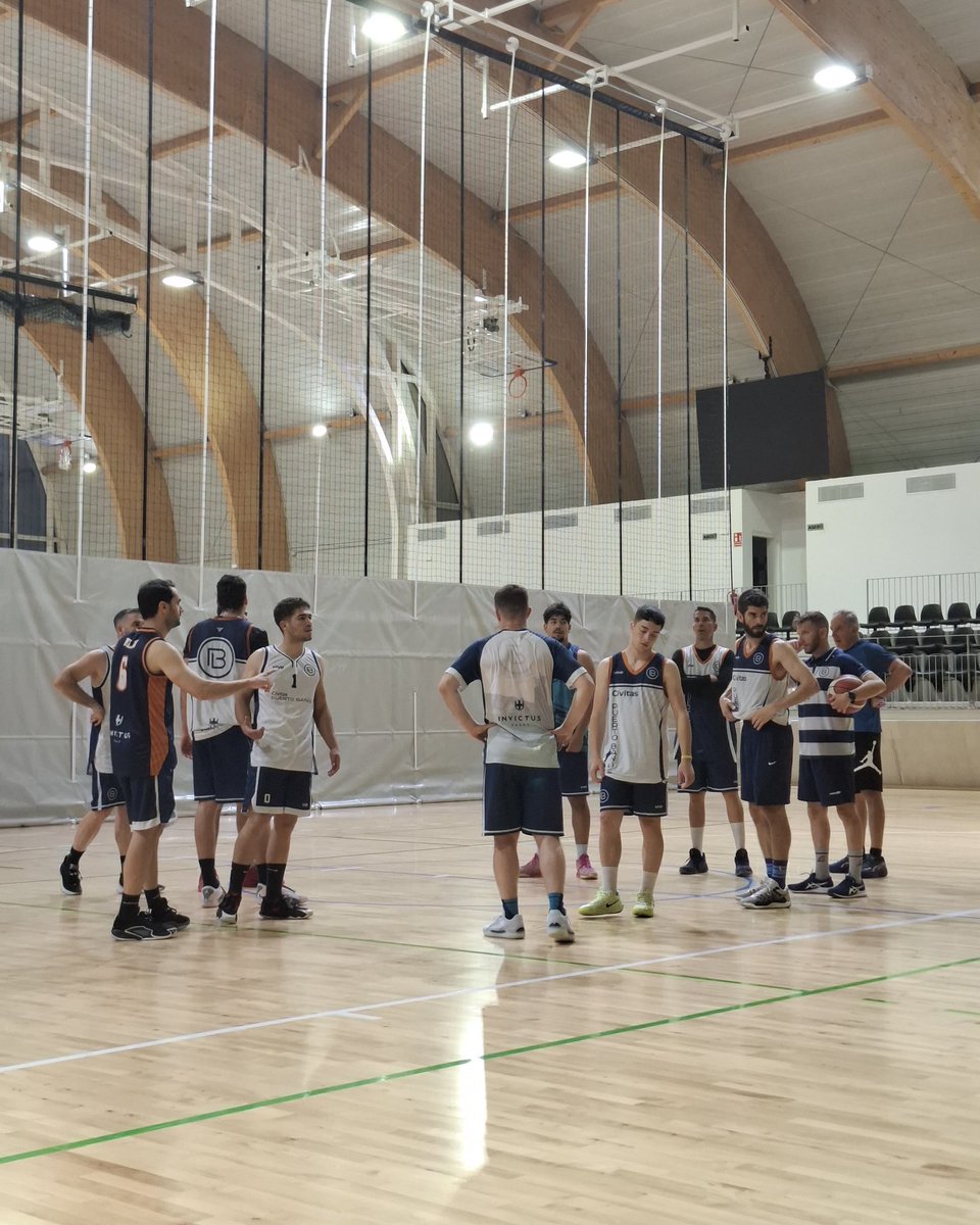 CBPuertoBanus's tweet photo. 📣 ¡Volvemos al ruedo!

Hoy entrenamos y, como siempre, las puertas están abiertas para quien quiera venir a probar. 
 📍 Pabellón Sergio Scariolo 🕒 21:00 a 22:30 horas

Te esperamos 😎

#CBCivitasPuertoBanus https://t.co/4bjCHScCKH