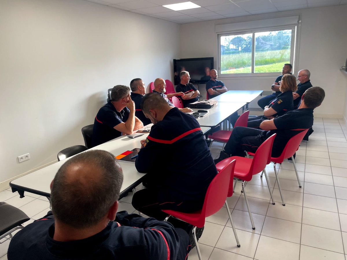 sdis47's tweet photo. #MardiVisite 📢 Hier soir, réunion de compagnie de Nérac au CIS de #Francescas avec des #échanges toujours aussi enrichissants qui mettent en avant la #mutualisation entre les CIS au sein de la compagnie 👌 https://t.co/2X8PBdW08Z