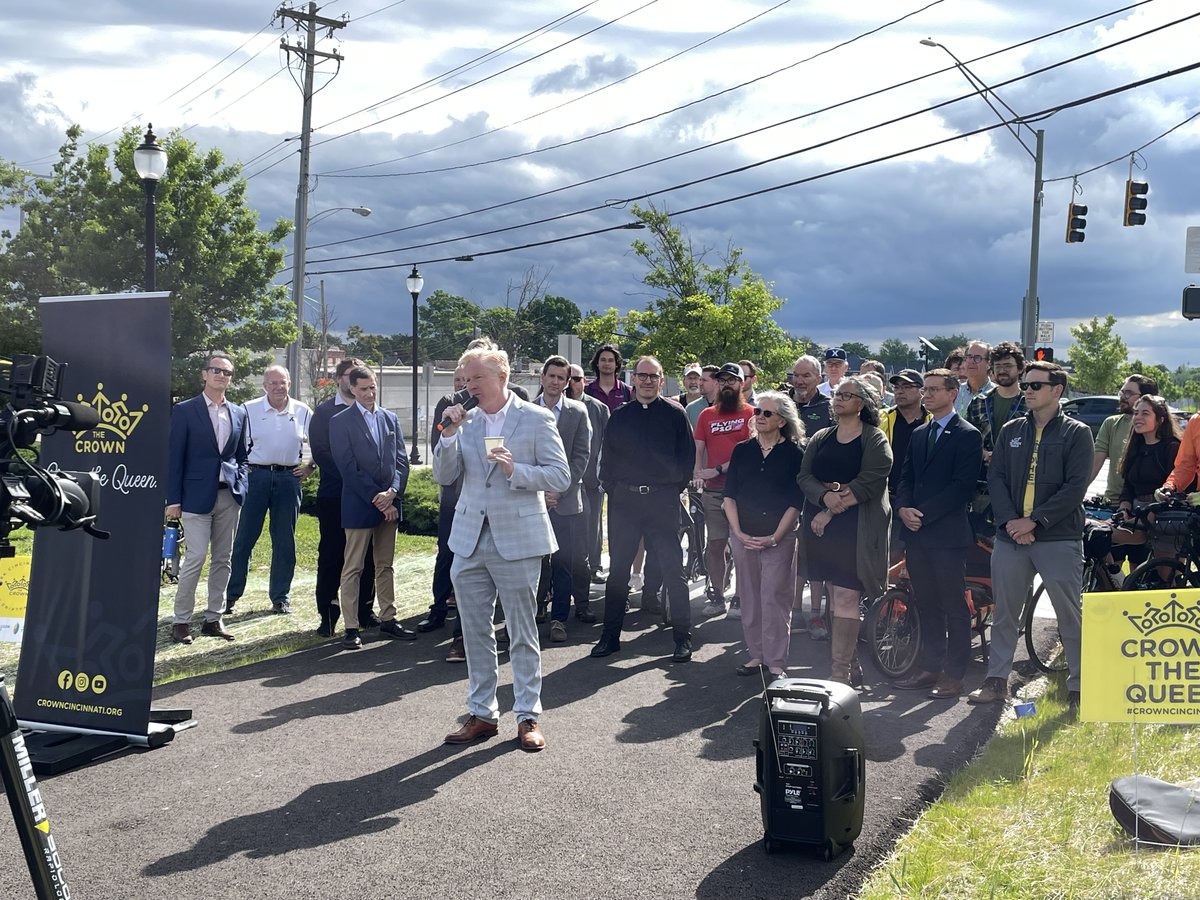 ccc_jeffreys's tweet image. I’m excited to share that a new traffic signal has been installed at Wasson Way and Montgomery Road near Xavier! This improvement will strengthen connectivity for trail users traveling between Avondale and Evanston, while also making the intersection safer for pedestrians.