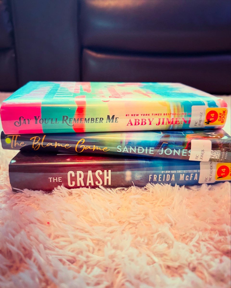 phyliciakara's tweet photo. Supporting my local library 📚📖 
#library #librarybooks #librarylove #libraryhaul #booksbooksbooks #bookworm #bookish #bookobsessed #bookishlove #books #bookblog #bookstagram #bookgram https://t.co/cN5kBtxhsf