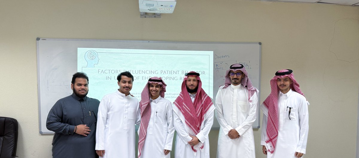 🏅الأربعاء ٢١ مايو | الثلاثاء ٢٠ مايو 🏅

الحمدلله التي بنعمته تتم الصالحات 

يومين من الجهد المبذول في مناقشة بحث تخرجنا و فخور جدًا أننا وصلنا لهذا المكان الذي لطالما اجتهدنا وتعبنا من أجله 
لن ننسى <a href="/NDhassani/">د.نبيل الحساني</a> الذي قدّم دعمه واشرافه لنا هذا الانجاز والقادم أجمل ان شاء الله 🤍🙏🏻