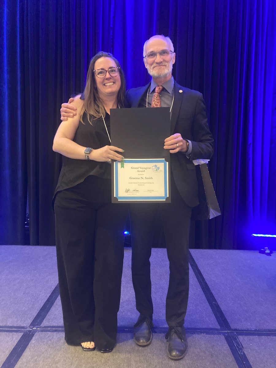 Last week, Dr. Graeme Smith, editor-in-chief of the JOGC, received the CNPRM's Grand Voyageur Award. Congratulations on this recognition! 1/1