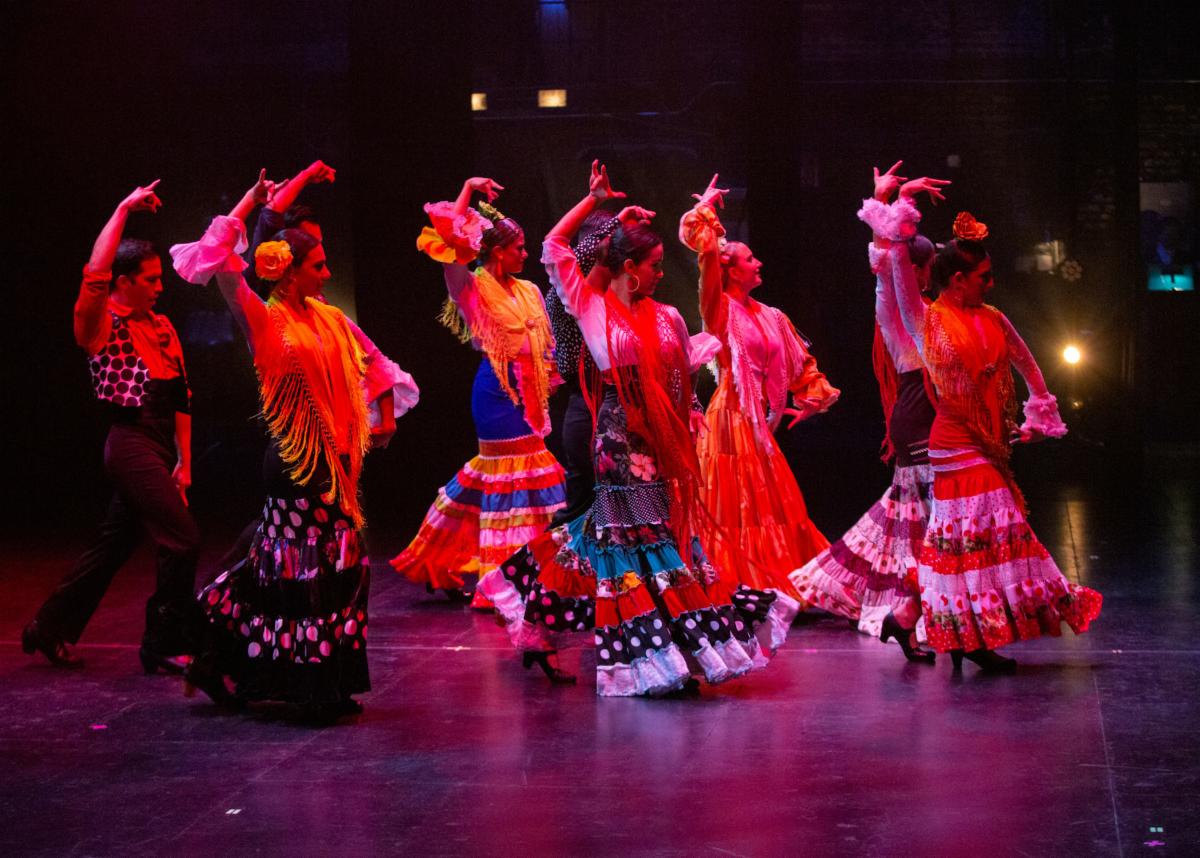 In The Loop Magazine (@beintheloopchi) on Twitter photo Release: <a href="/SeeChicagoDance/">SeeChicagoDance.com</a>’s 20th ANNIVERSARY SHARES PERFORMERS AND ORGANIZATIONS AS PART OF THE RETURN OF CHICAGO DANCE MONTH. #seechicagodance #DCASE #navypier #chicago #dancemonth
📷 #caseymitchell
(link in bio) Release: <a href="/SeeChicagoDance/">SeeChicagoDance.com</a>’s 20th ANNIVERSARY SHARES PERFORMERS AND ORGANIZATIONS AS PART OF THE RETURN OF CHICAGO DANCE MONTH. #seechicagodance #DCASE #navypier #chicago #dancemonth
📷 #caseymitchell
(link in bio)