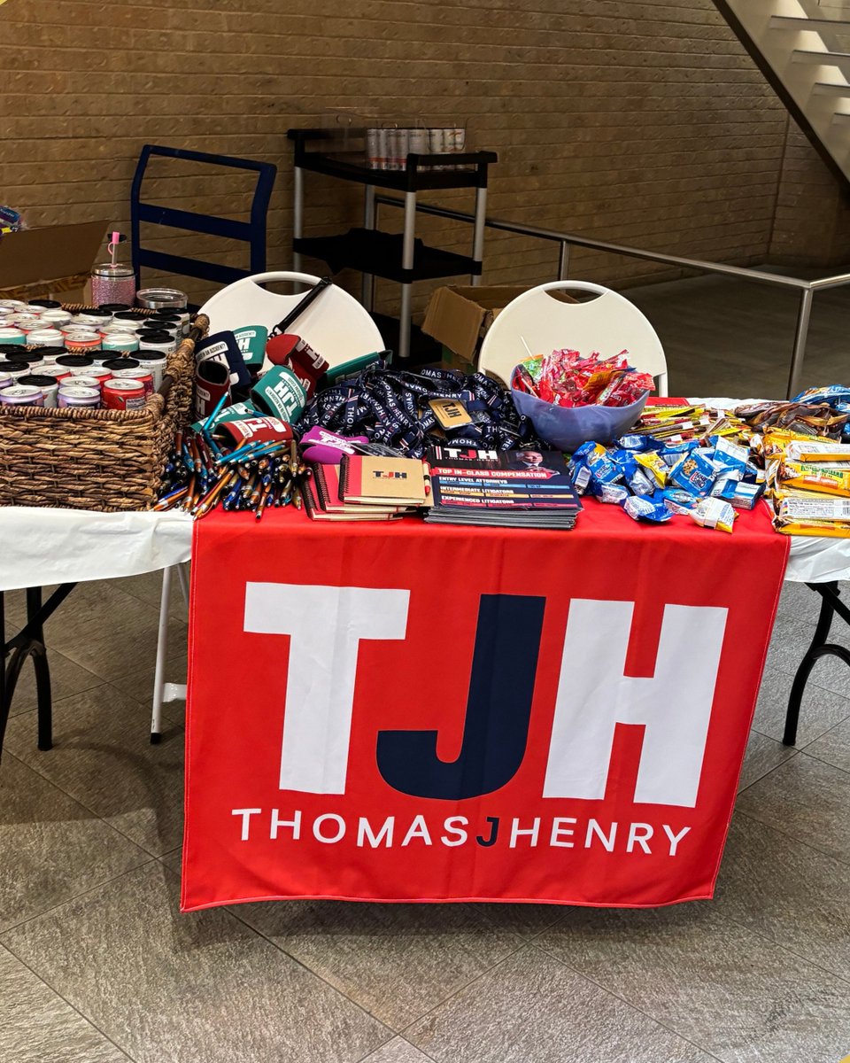 thomasjhenrylaw's tweet photo. 📚 Finals may be over, but we’re still cheering on the future legal pros at @stcl_houston! Last month, we set up our Finals Fuel Table to keep students powered up with snacks, drinks, and TJH swag during exam week. 

Congrats to everyone — the hard work pays off! 💪 

 #TJH #STCL https://t.co/qmPAVKsnvr