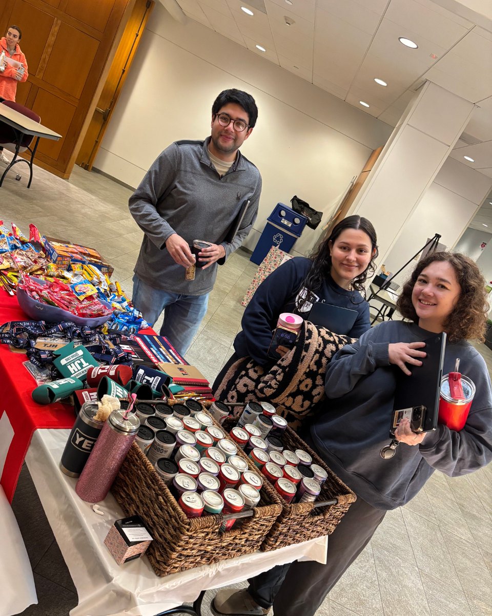 thomasjhenrylaw's tweet photo. 📚 Finals may be over, but we’re still cheering on the future legal pros at @stcl_houston! Last month, we set up our Finals Fuel Table to keep students powered up with snacks, drinks, and TJH swag during exam week. 

Congrats to everyone — the hard work pays off! 💪 

 #TJH #STCL https://t.co/qmPAVKsnvr