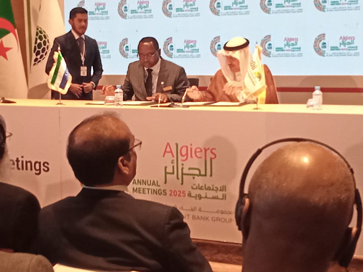 Hon. Sheku A. F. Bangura &amp; IsDB Chair Dr. Al Jasser sign Livestock &amp; Livelihood Project deal in Algiers 🇩🇿 — boosting food security, jobs &amp; rural empowerment in 🇸🇱.

#SierraLeone #IsDB #FoodSecurity #YouthEmpowerment #RuralDevelopment #AnnualMeeting2025