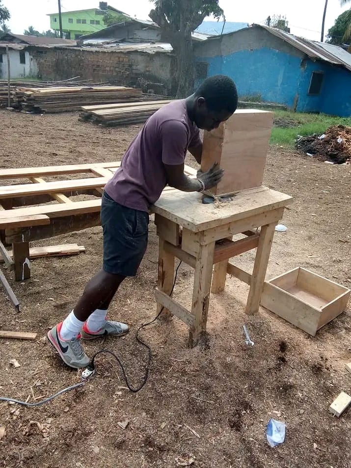 Dimrcongo's tweet image. DIMR continues its community empowerment targeting the most vulnerable young people by equipping them with hand_in skills.