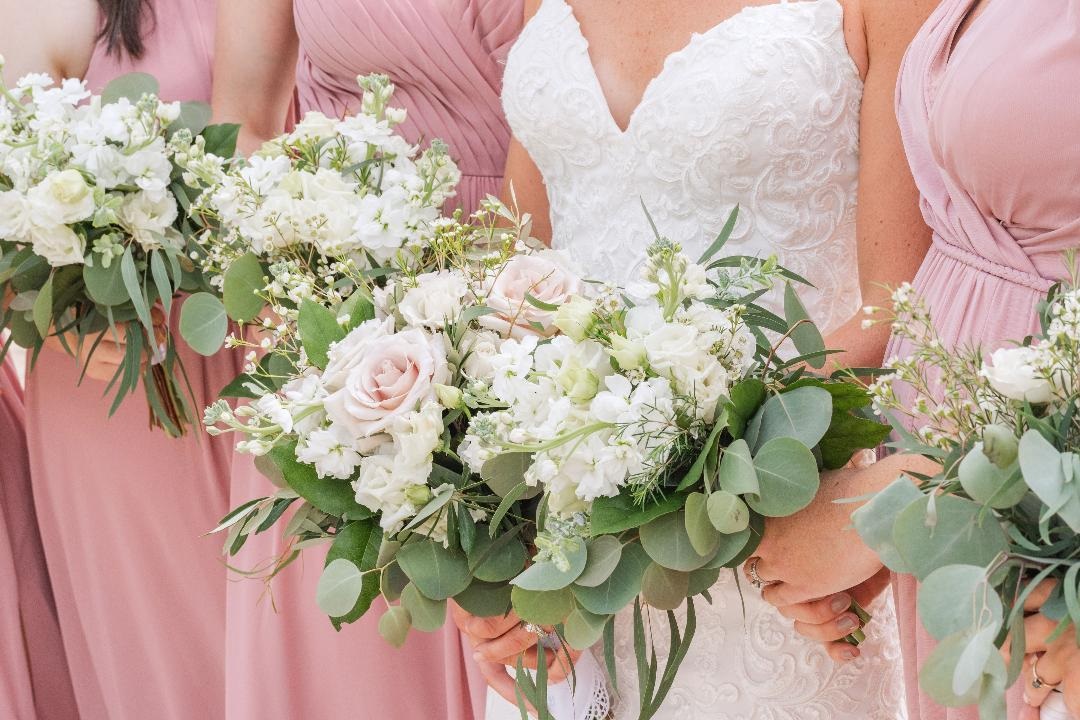 HuismanFlowers's tweet photo. At Huisman Wedding Flowers, we focus on making your special day memorable with beautiful floral designs &amp; affordable pricing. Plus, our customer service will make the process stress-free.👰
💍 Request a FREE consultation 👉 https://t.co/AuoiekelHS

#weddingflowers #huismanflowers https://t.co/Zih1EBhES0