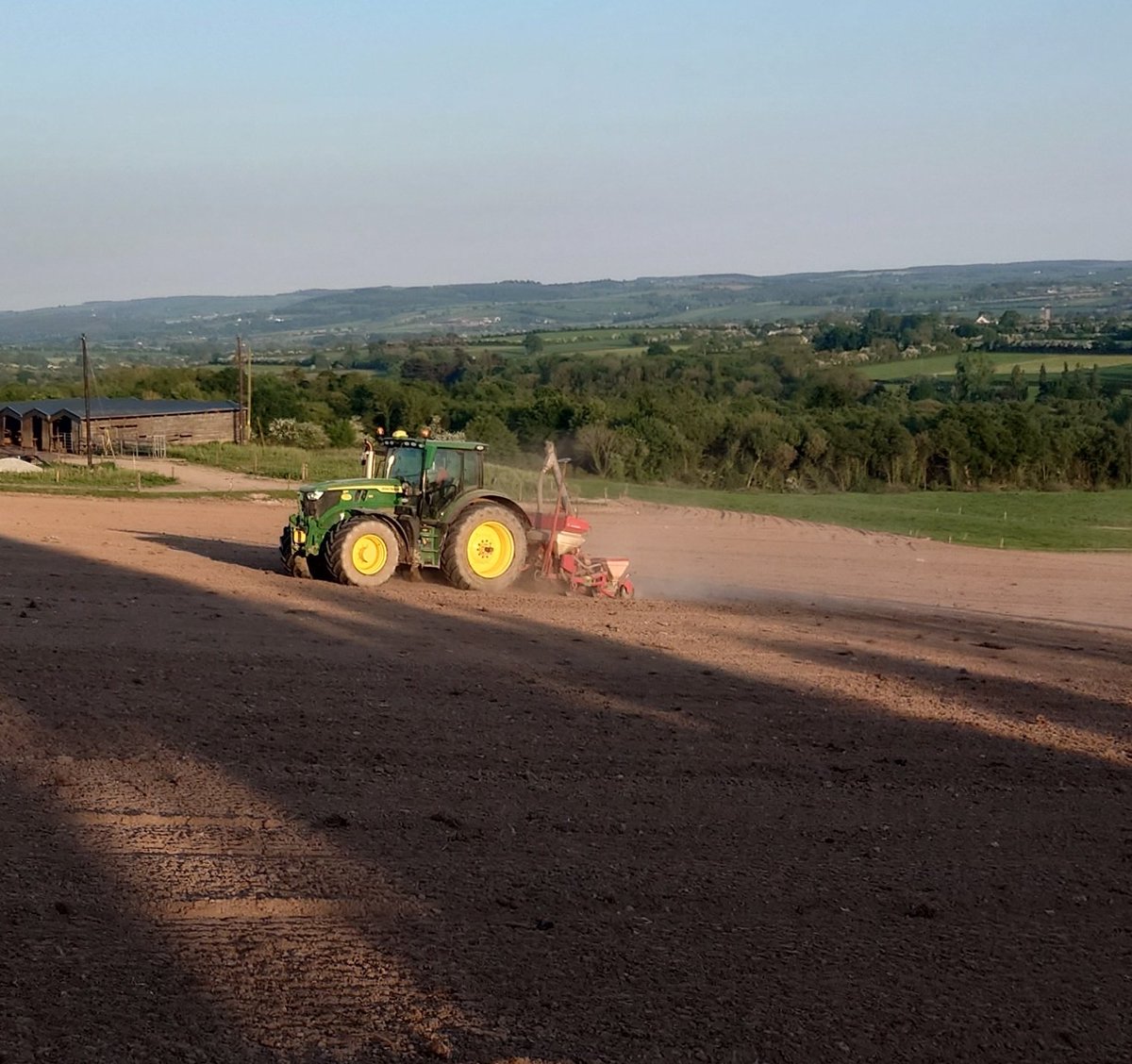 NoonanAgri's tweet photo. Plenty of #dust & #silage #keeperlit🔥 #Ireland https://t.co/Y6kRZWw9QE