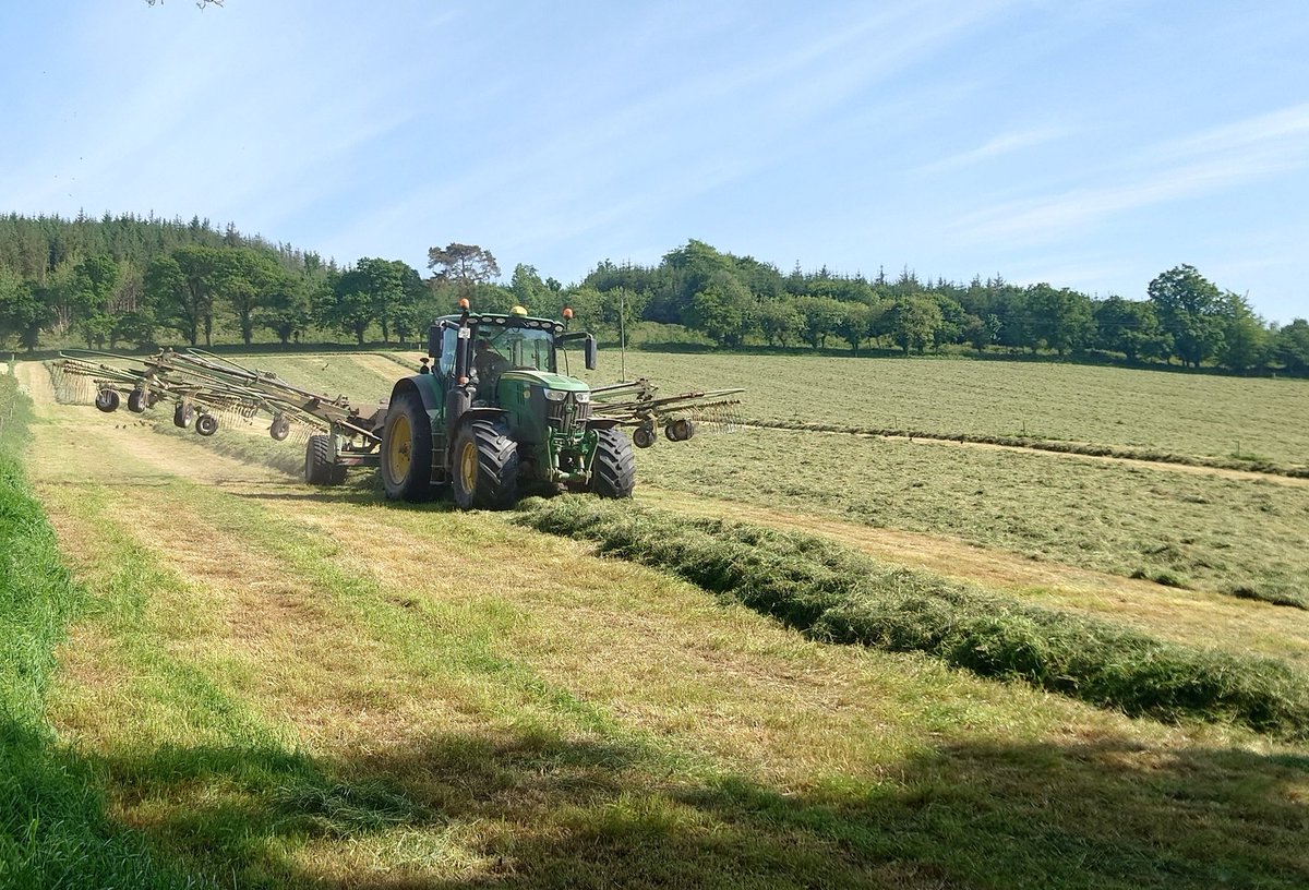 NoonanAgri's tweet photo. Plenty of #dust & #silage #keeperlit🔥 #Ireland https://t.co/Y6kRZWw9QE