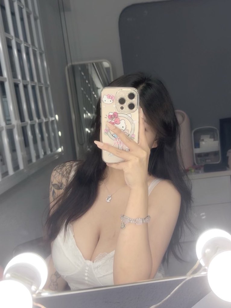 llyn1yn's tweet photo. btw guys im based in singaporee! pm for service and content btw ❤️ tele @miniilyn or twitter dm me! https://t.co/qBxArkGwL1