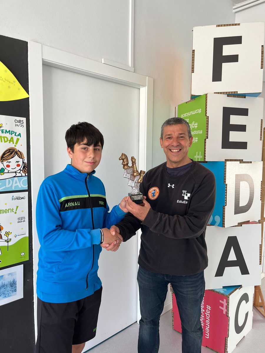 EduEscacsFEDAC's tweet photo. Visita a l'Escola @FEDACSantVicenc per programar i valorar l'hora complementària #Eskcmat implementada a totes les @EscolesFEDAC. Moltes gràcies per la rebuda: Eva, Jordi i Oscar! @jordi_p35 @EloiNortes @jdurro @ramonperez23 @ariadnaplanas @mrovi23 https://t.co/y1K9m68DoA