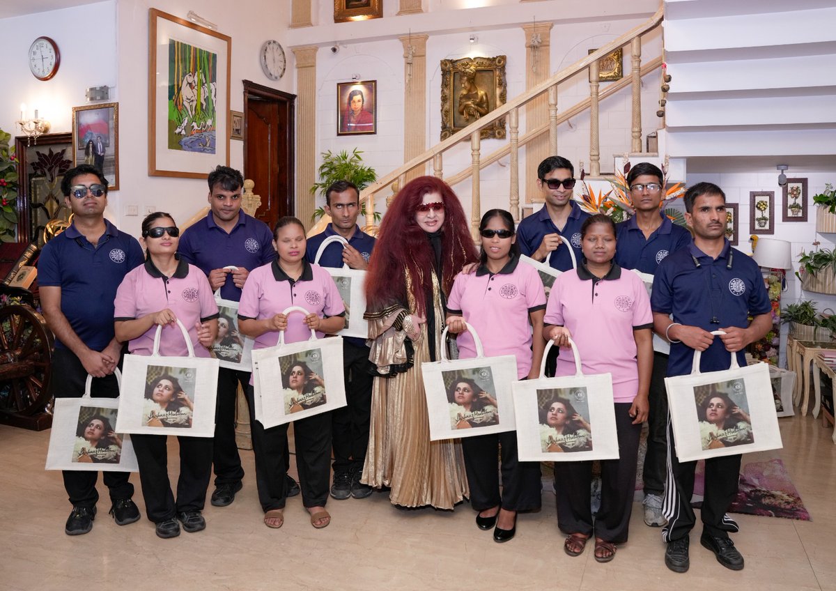 10 new grads from <a href="/BlindDelhi/">The Blind Relief Association, Delhi</a>'s Relaxation Massage Program visited Ms. Shahnaz Husain on May 20. She awarded their certificates &amp; praised their dedication. 

<a href="/Shahnaz_Group/">Shahnaz Husain Group</a> has supported the program since 2008. 

#massagetherapy #relaxationmassage #relaxationmassage #selfcare