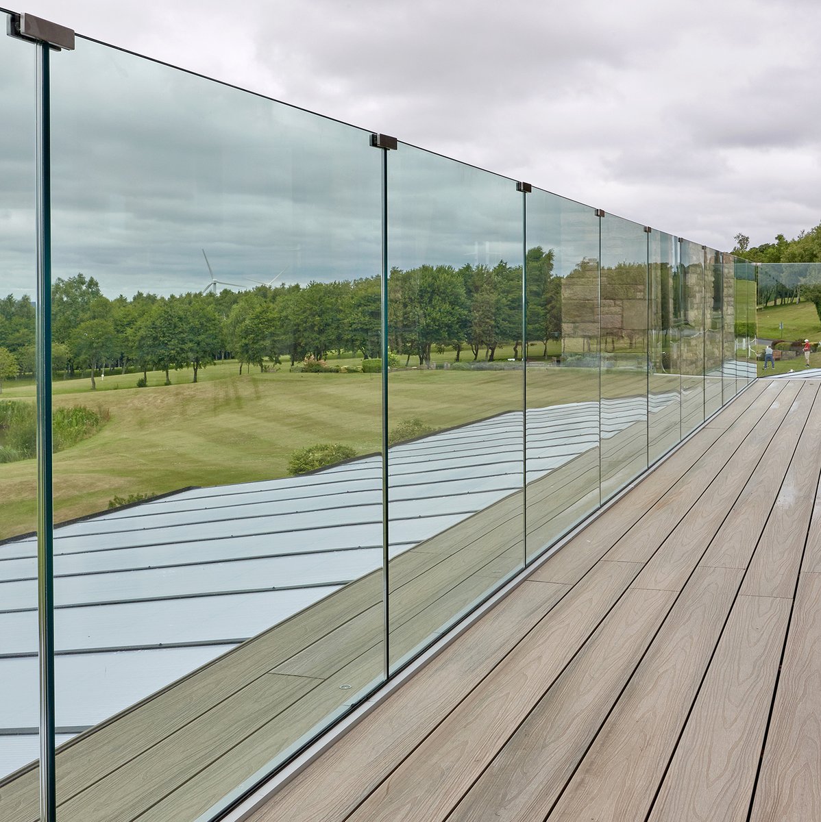 The CRL Posiglaze adjustable glass screen system is suitable for interior and exterior applications. It’s perfect for creating a protective barrier in public spaces.
.
#railing #balustrade #adjustablebalustrade