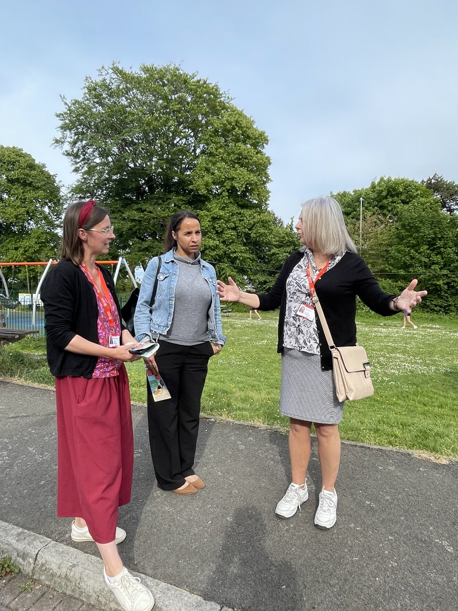 commissionersw's tweet photo. #InYourCommunity | Engagement

Yesterday PCC @emmawools visited the Gower, Sketty &amp; West Cross to discuss:
🚜 rural crime  
🏡community initiatives  
👮‍♀️policing matters

We also had the pleasure of donating devices to @GowerYFC as part of the PCCs digital inclusion initiative👩‍💻👨‍💻 https://t.co/7deWUnPdFu