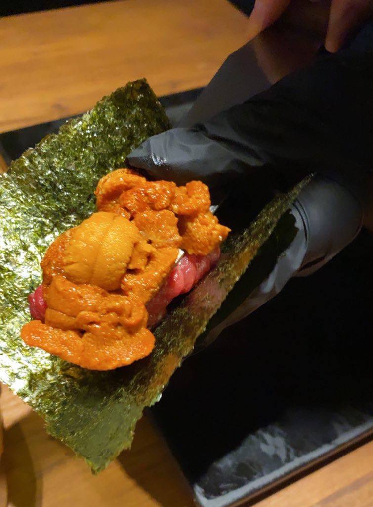 Wang_991's tweet photo. 恵比寿　「うしみつ」

行ってきたけど、めっちゃ良かった
お肉は全部スタッフさんが焼いてくれて全部美味しいし、完全個室で落ち着く

和牛の旨味と雲丹の甘みが口の中でとろける🤤 https://t.co/GhVdVpfMBf