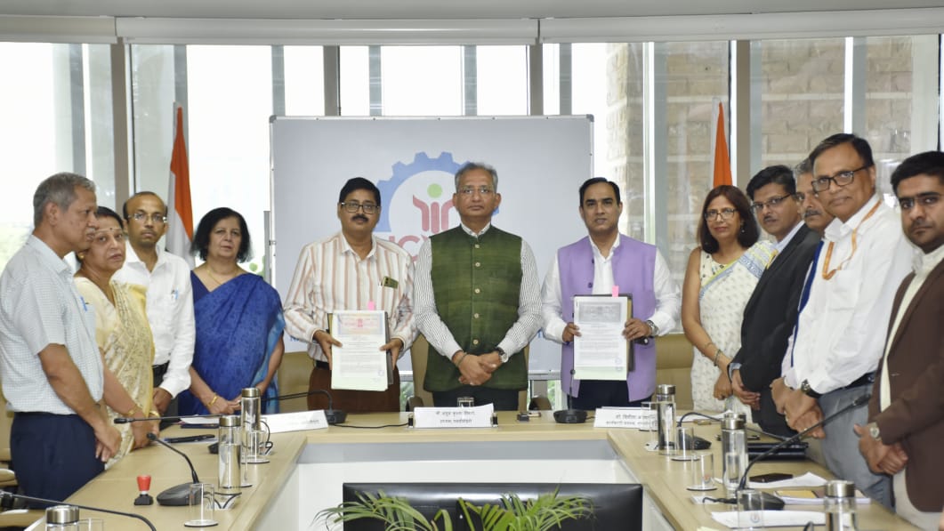 NCVETIndia's tweet photo. NCVET grants recognition as an Awarding Body (Dual) to West Bengal State Council for Vocational Training(WBSCVT) through the signing of agreement on 21st May, 2025. With this recognition, WBSCVT as an AB (Dual) will be eligible to award, assess, and certify the learners for its NSQF-aligned, approved, or adopted qualifications.
#NCVET #SkillDevelopment #Entrepreneurship
@MSDESkillIndia @PIB_India @PIBMSDE @AIRNewsHindi @airnewsalerts @DDNewslive @neena_pahuja @PurnenduKant @ItsGunjanC