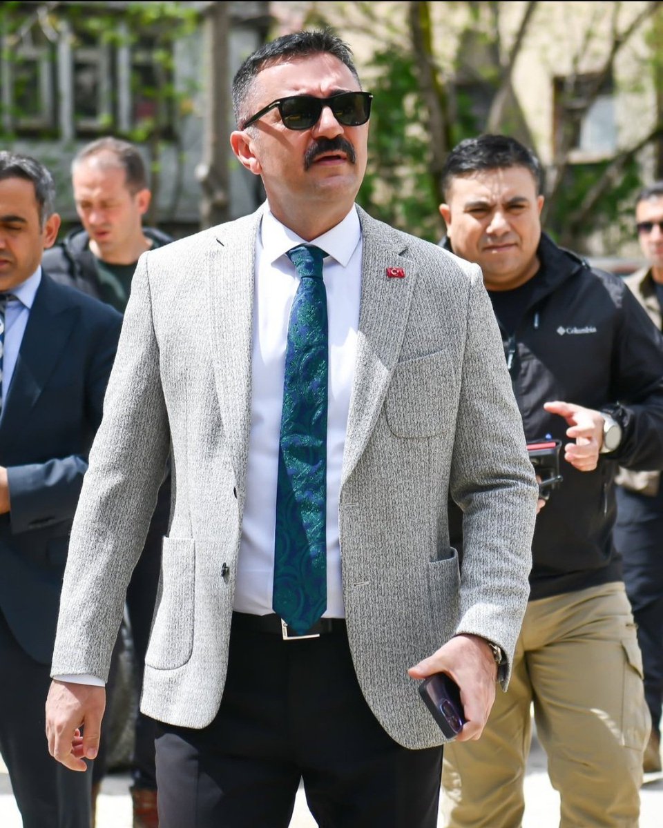 Bir kez daha “Bu vatan sahipsiz değildir” dedirten Sayın Tunceli  Valimiz Bülent Tekbıyıkoğlu'na selam olsun.

“Eğilmiyor diye kurdu hor görüp,
 İti el üstünde tutan utansın!”