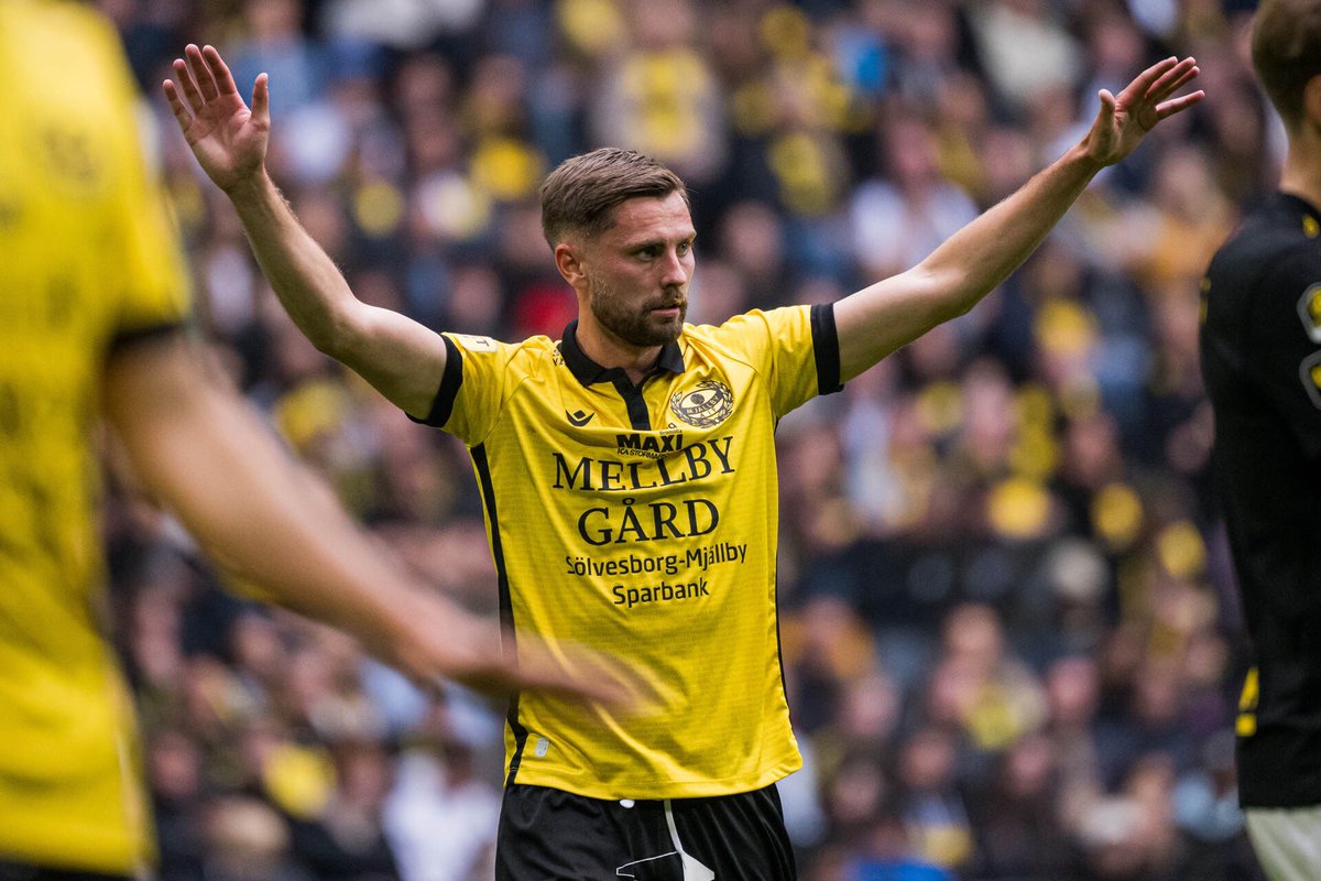 MjallbyAIFs's tweet photo. 🇸🇪 | Vi säger stort grattis till Axel Norén som har blivit uttagen till Svenska landslaget. 💛🖤

Läs mer på https://t.co/LvjSUH9YYA 🔗

#MjällbyAIF #SvenskaLandslaget https://t.co/sNu05FicOg