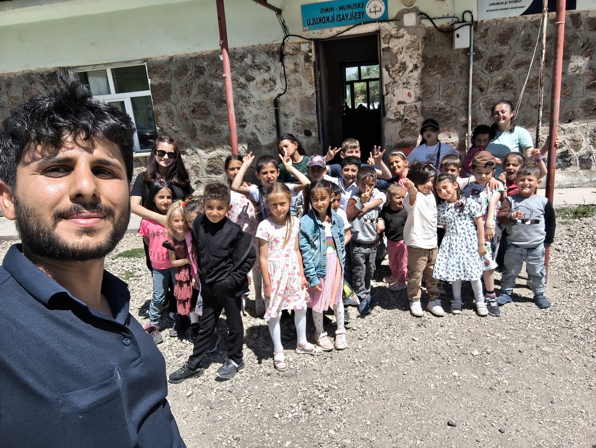 yesilyaziilkoku's tweet photo. Yeşilyazı ve Akçamelik köy okulları olarak bir araya gelip harika bir gün geçirdik. Sucuk mangalı eşliğinde güzel sohbetler, ardından su tabancalarıyla unutulmaz bir su savaşı 🔫. https://t.co/zsqmVkphvU