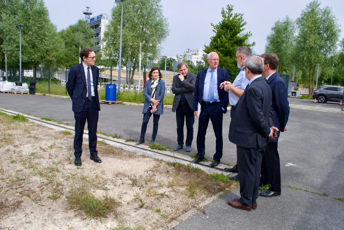 Prefet77's tweet image. 📍#Visite | Ce 21 mai, le Préfet Pierre Ory et des représentants de l’État ont visité l’#UniversitéGustaveEiffel à #ChampssurMarne, un modèle d’excellence et d’innovation au service des #villesdedemain 🌍🎓

#SeineEtMarne #EnseignementSupérieur #Recherche