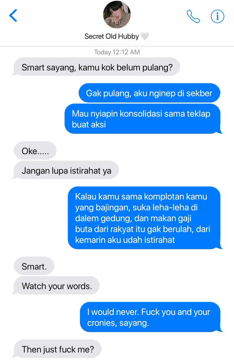memoowriee's tweet photo. #SmartBoom au 🔞 — Presma and His Secret Old Pejabat Hubby.

Tentang Smart, si presiden mahasiswa kampus ternama yang berambisi menegakkan demokrasi. Bernegosiasi melalui cara gila dengan seorang pejabat, yang juga berstatus sebagai suami.

©memoowriee https://t.co/RWTGofGj8T