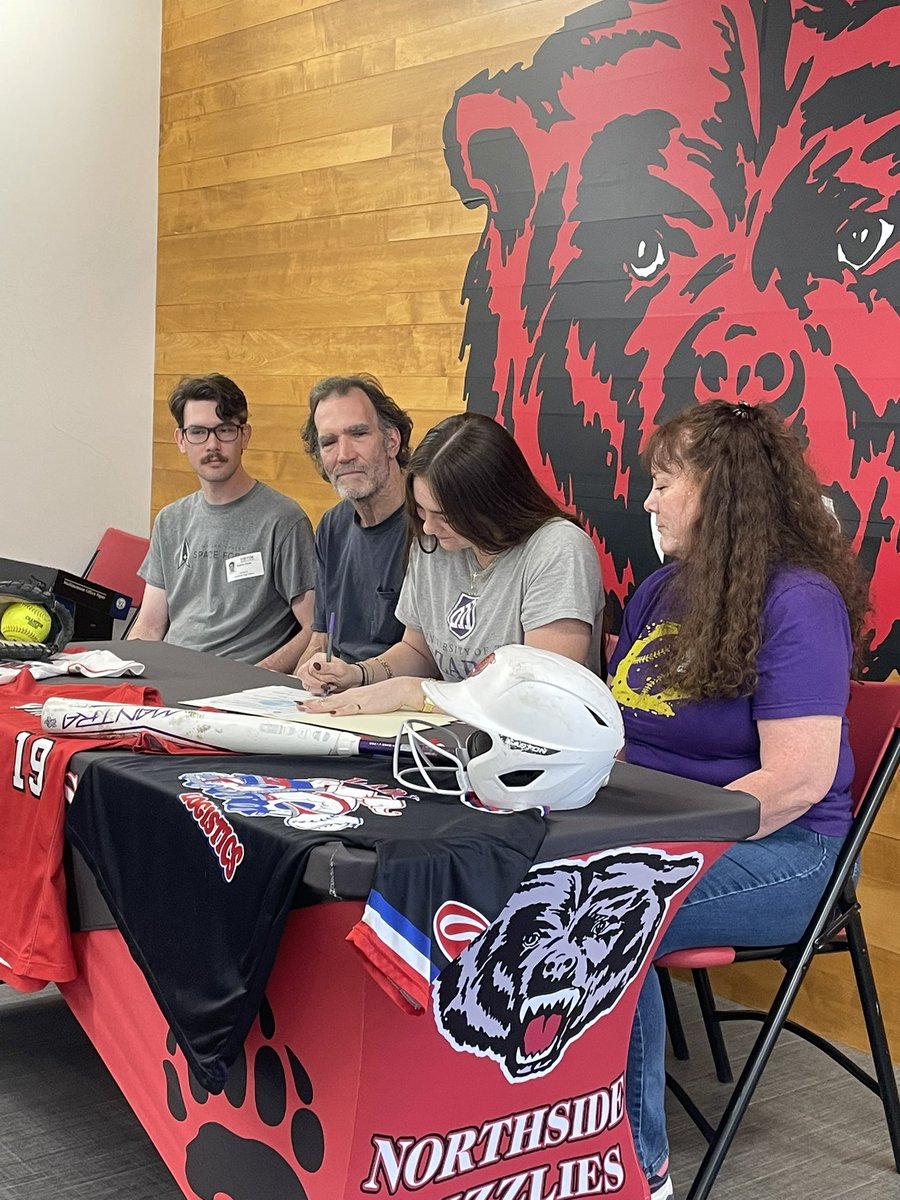 NLB_Softball's tweet photo. Congratulations Eden! We are so proud of and for you. ❤️🐻🥎🦅 #NLBSoftball #FSPSAA https://t.co/WkJDGCkjop