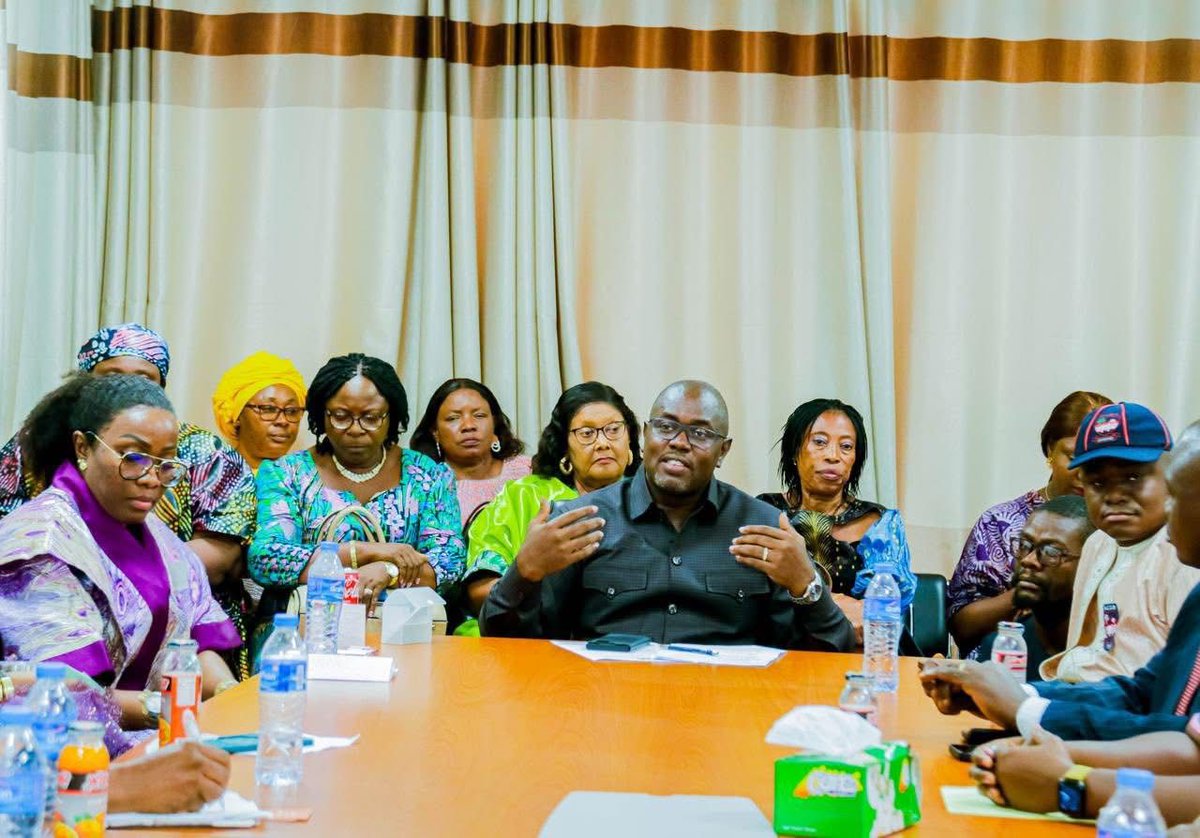 UNDP Liberia (@undpliberia) on Twitter photo Netherlands Institution for Multiparty Democracy facilitate a joint legislative-CSO peer learning visit to Sierra Leone to create an opportunity for Liberian delegation to learn about legislative governance.
Thanks to <a href="/SwedeninLiberia/">Embassy of Sweden in Liberia</a> <a href="/irlembliberia/">Irish Embassy Liberia</a>
Read tinyurl.com/4x6a2n6a Netherlands Institution for Multiparty Democracy facilitate a joint legislative-CSO peer learning visit to Sierra Leone to create an opportunity for Liberian delegation to learn about legislative governance.
Thanks to <a href="/SwedeninLiberia/">Embassy of Sweden in Liberia</a> <a href="/irlembliberia/">Irish Embassy Liberia</a>
Read tinyurl.com/4x6a2n6a