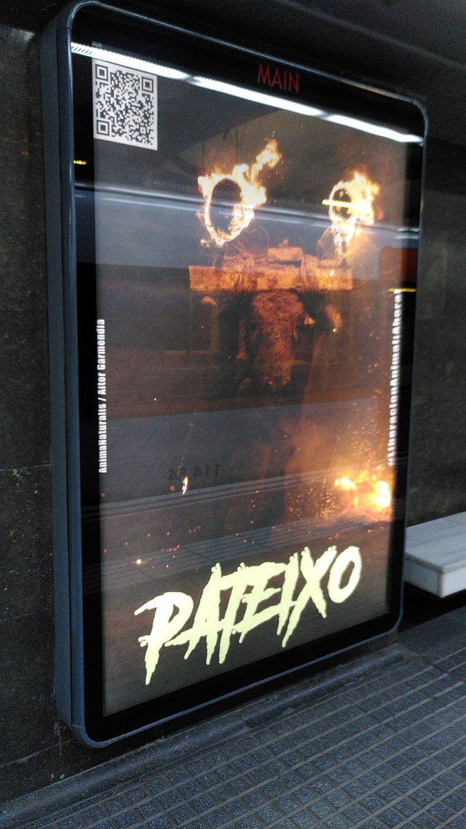 Lista la primera imagen de la campaña #liberacionanimalahora
En estación Plaça Catalunya de Ferrocarrils de la Generalitat de Catalunya. Andén 4.
Un mes y después se instala la de los peces.