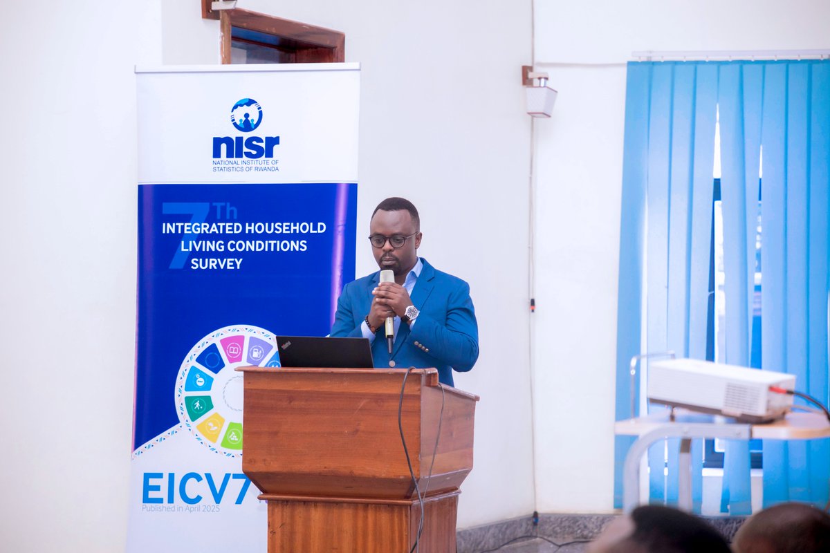 statisticsRW's tweet photo. We held the #EICV7 dissemination workshop in @RwandaWest, bringing together mayors, security organs, and development partners, including faith-based organisations, NGOs, and private sector representatives. The session focused on the Western Province's #EICV7 findings, highlighting poverty and socio-economic trends, improvements, and areas needing more attention.
#RwandaStatistics