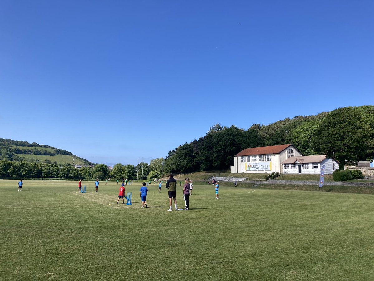 Urdd Ceredigion (@urddceredigion) on Twitter photo Da iawn I bawb sydd wedi cystadlu hyd yma! 🤩
Trwodd i’r Grwp Terfynol mae ysgolion:
<a href="/YGRhydypennau/">Ysgol Rhydypennau</a>
<a href="/Ysgol_Aberaeron/">Ysgol Aberaeron</a>
<a href="/YsgolHR/">Ysgol Henry Richard</a>
Pob lwc I chi gyd!🏏 Da iawn I bawb sydd wedi cystadlu hyd yma! 🤩
Trwodd i’r Grwp Terfynol mae ysgolion:
<a href="/YGRhydypennau/">Ysgol Rhydypennau</a>
<a href="/Ysgol_Aberaeron/">Ysgol Aberaeron</a>
<a href="/YsgolHR/">Ysgol Henry Richard</a>
Pob lwc I chi gyd!🏏