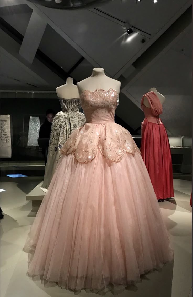 Lvspink0's tweet photo. Belle of the ball Christian Dior https://t.co/R5kwcwqmXa