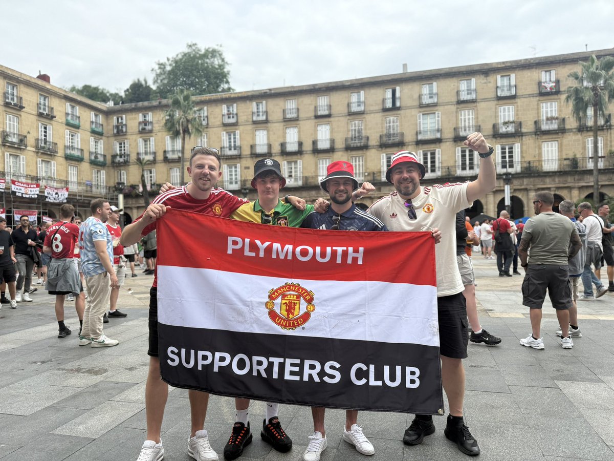 bobk71's tweet photo. @OllyFolds @AshleyPound93 

Plymouth Reds. Mad heads.  #bilbao #EuropaLeagueFinal https://t.co/n6valIVPrh