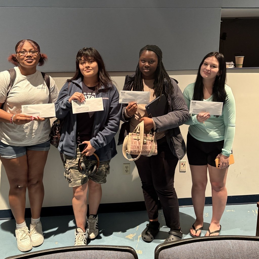 PHSWarriors1957's tweet image. 🎉🚗 Congratulations to our 6 amazing students who passed their Learner’s Permit Test! 🎓👏
You're officially on the road to becoming great drivers! 🛣️✨
We are so proud of you! Keep reaching for your goals! 💪🎯
#ProudMoment #StudentSuccess #RoadReady 🚦📝🎉