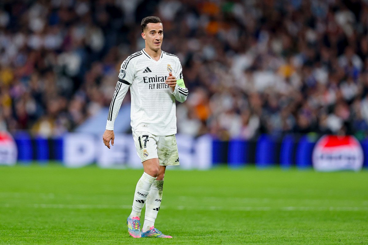 SrNaninho's tweet photo. 🚨 #ELCHIRINGUITOTV 🇪🇸

El Real Madrid le ofreció la renovación a Lucas Vázquez por una temporada más, pero el jugador ha dicho que no.

Después de 10 años, Lucas ha tomado la decisión de marcharse después del Mundial de Clubes.

(@EduAguirre7 de @elchiringuitotv) https://t.co/LEVzf6bSen
