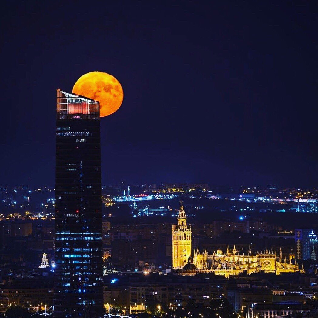 Las noches son mágicas en Sevilla ✨