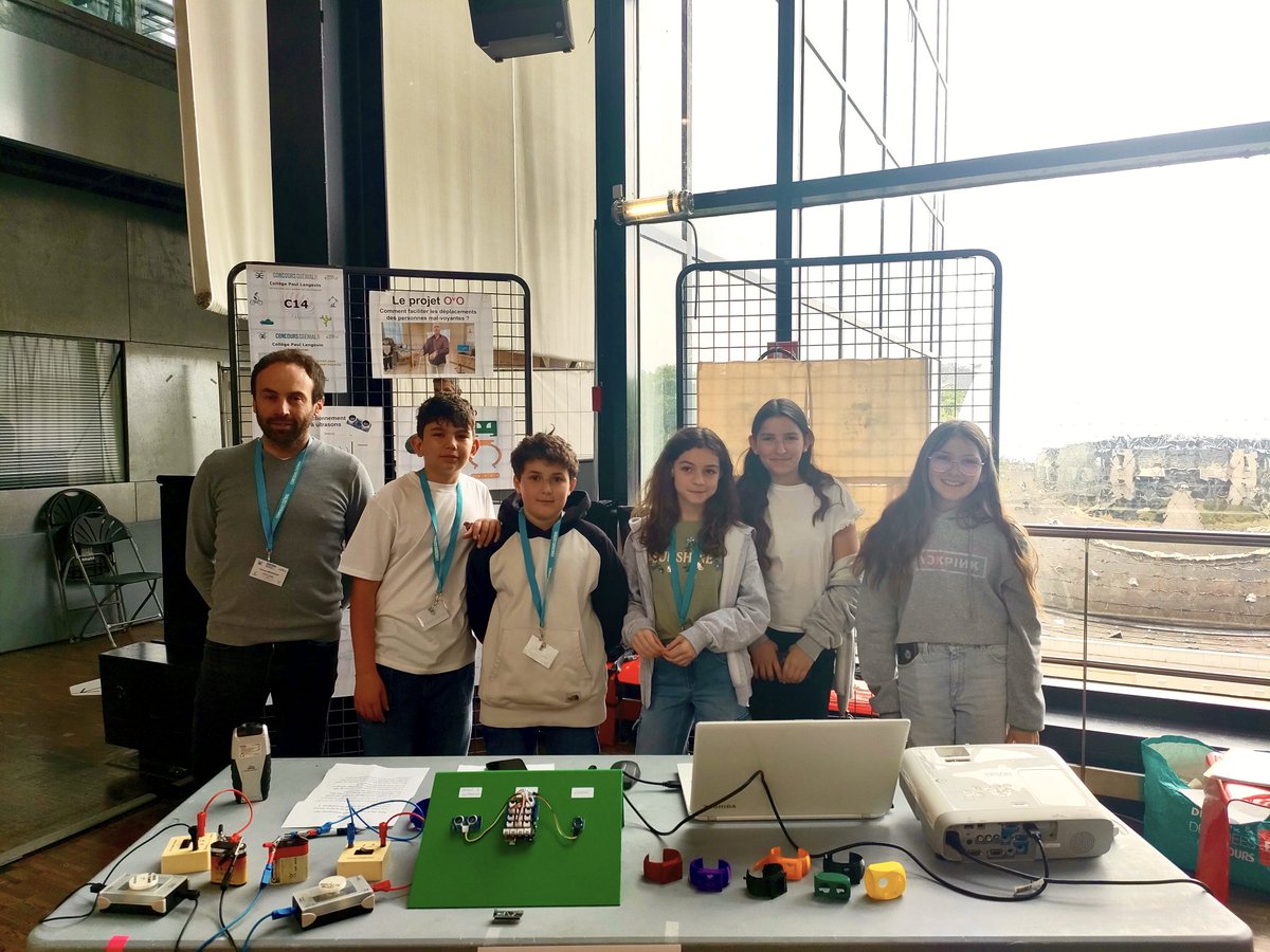 CGenialLimoges's tweet photo. Le projet "Un bracelet pour guider les malvoyants" du collège Langevin de Saint Junien pour représenter @aclimoges à la finale nationale du #ConcoursCGenial à la @citedessciences à Paris
@Fond_CGenial 
@Sciences_Ecole https://t.co/rfvoJJExnz