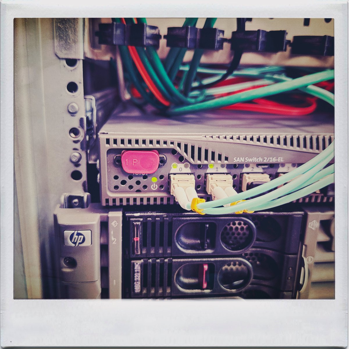 deccomputers's tweet photo. The connection to the #DEC #AlphaServer 800s is already established, so the switch is compatible with the KGPSA fibre channel controller. I am still waiting for longer cables for the connection to the #HP MSA1000. https://t.co/Rfquh69Vwg