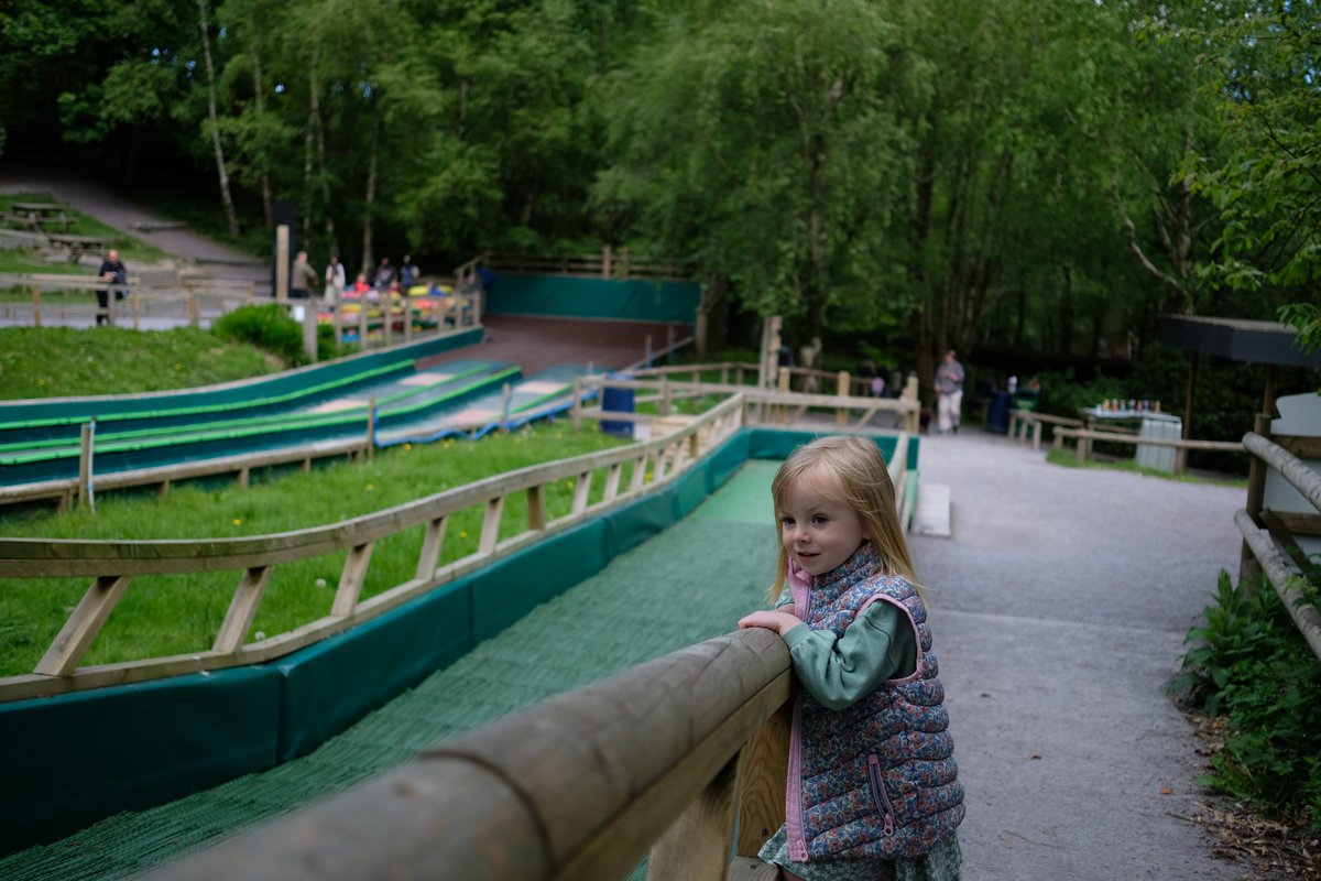 📍 Gelli Gyffwrdd, Y Felinheli

🌿 #Hwyl yn yr awyr agored i'r teulu gyfan

🎢 Meddwl ymweld yr hâf hwn?

Cynllunia dy ymweliad nesaf drwy glicio yma 👉️ visitsnowdonia.info/cy/dod-o-hyd-i…

#croesoeryri #croesocymru #eryri #hwyl #teimlarhwyl