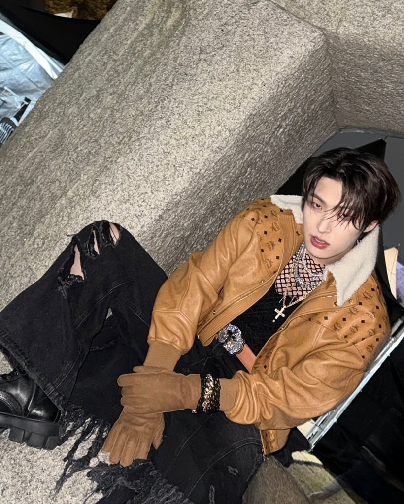 Purr in the dark

#AtinySelcaDay #ATSD #MINGI #민기 #ATEEZ #에이티즈 #ATINY #에이티니 <a href="/ATEEZofficial/">ATEEZ(에이티즈)</a>
