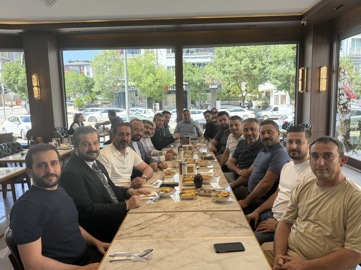 av_mustafaizol's tweet photo. Kıymetli dostlarla birlikte, kardeşimiz @hhasansadic ’ın açmış olduğu Özel Döner’e hayırlı olsun ziyaretinde bulunduk. Rabbim bol ve bereketli kazançlar nasip etsin. https://t.co/jpROWm0IJi