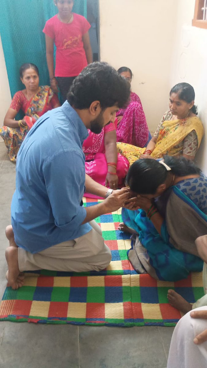 Prabhakar Goud K (@prabhakargoud_k) on Twitter photo #Emotional moment
దోమకొండ మండలం ముత్యంపేట గ్రామ మార్కెట్ కమిటీ డైరెక్టర్ వంగ లలిత గారి మాతృమూర్తి చనిపోతే ఆ కుటుంబానికి బాధలో ఓదార్చిన గంప శశాంక్ అన్న
కామారెడ్డి నియోజకవర్గం
<a href="/SHASHANK_BRS/">Shashank Gampa</a> <a href="/MLAGoverdhan/">Gampa Govardhan MLA</a> #Emotional moment
దోమకొండ మండలం ముత్యంపేట గ్రామ మార్కెట్ కమిటీ డైరెక్టర్ వంగ లలిత గారి మాతృమూర్తి చనిపోతే ఆ కుటుంబానికి బాధలో ఓదార్చిన గంప శశాంక్ అన్న
కామారెడ్డి నియోజకవర్గం
<a href="/SHASHANK_BRS/">Shashank Gampa</a> <a href="/MLAGoverdhan/">Gampa Govardhan MLA</a>