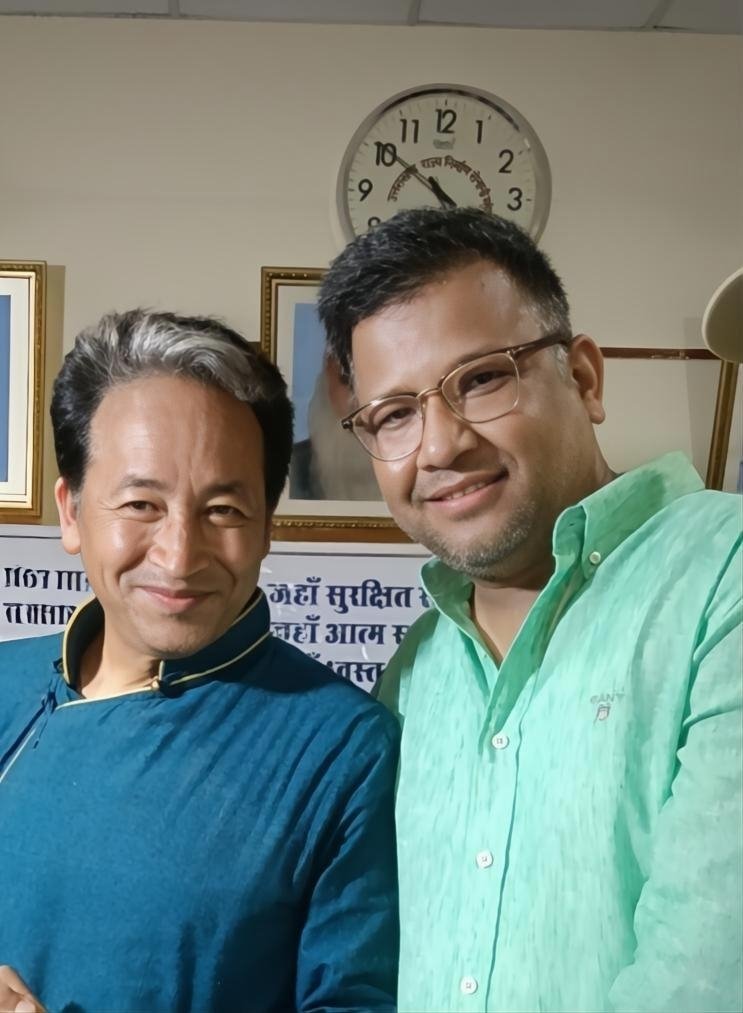 pankajchhetri_'s tweet image. प्रख्यात पर्यावरणविद एवं वैज्ञानिक आदरणीय @Wangchuk66 जी के साथ आज दून में.. क्लाइमेट फास्ट की यादें भी साझा की और हिमालयी राज्य उत्तराखंड की चुनौतियों पर भी चर्चा हुयी।
#SonamWangchuk 
#climatefast