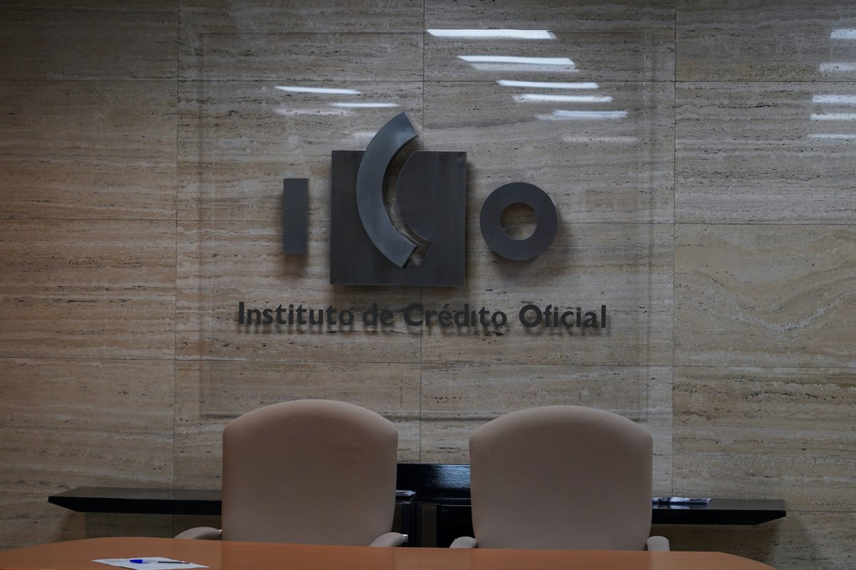 EUDEbusiness's tweet photo. 📍 Los alumnos de MBA y Finanzas de #EUDE visitaron el ICO para conocer su papel en la economía. Formación práctica, real y de alto valor. 💼🌍

📚 ¡Así se aprende fuera del aula!

Lee más aquí: https://t.co/2BHYrRXZRP https://t.co/wzcbvBpL5x
