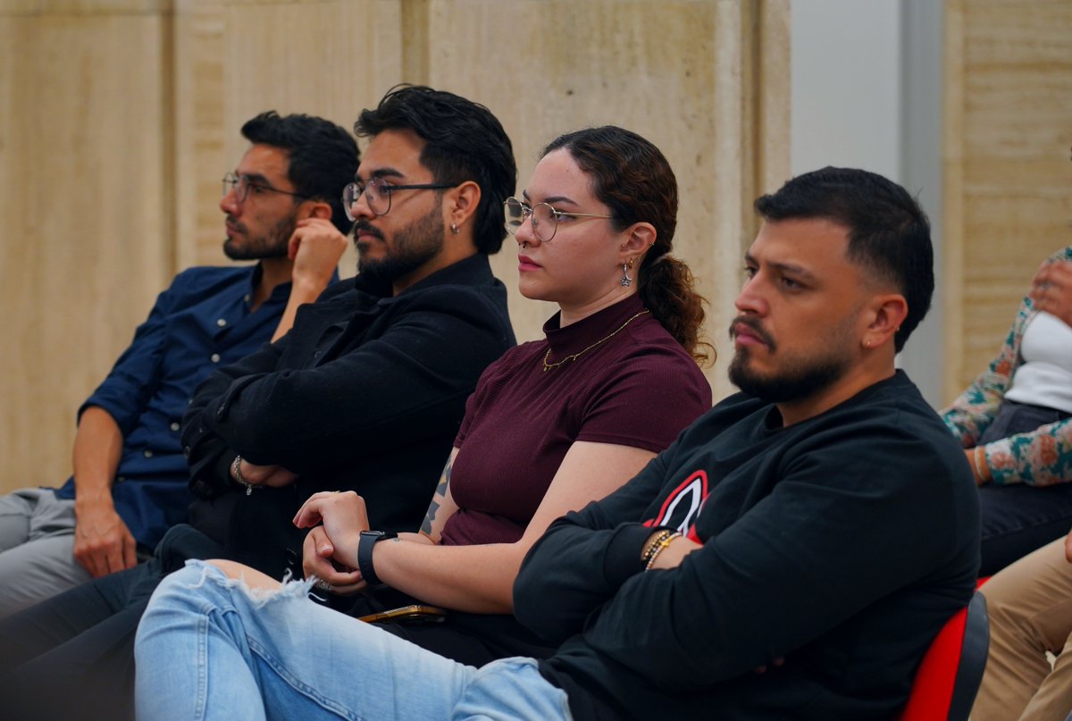 EUDEbusiness's tweet photo. 📍 Los alumnos de MBA y Finanzas de #EUDE visitaron el ICO para conocer su papel en la economía. Formación práctica, real y de alto valor. 💼🌍

📚 ¡Así se aprende fuera del aula!

Lee más aquí: https://t.co/2BHYrRXZRP https://t.co/wzcbvBpL5x