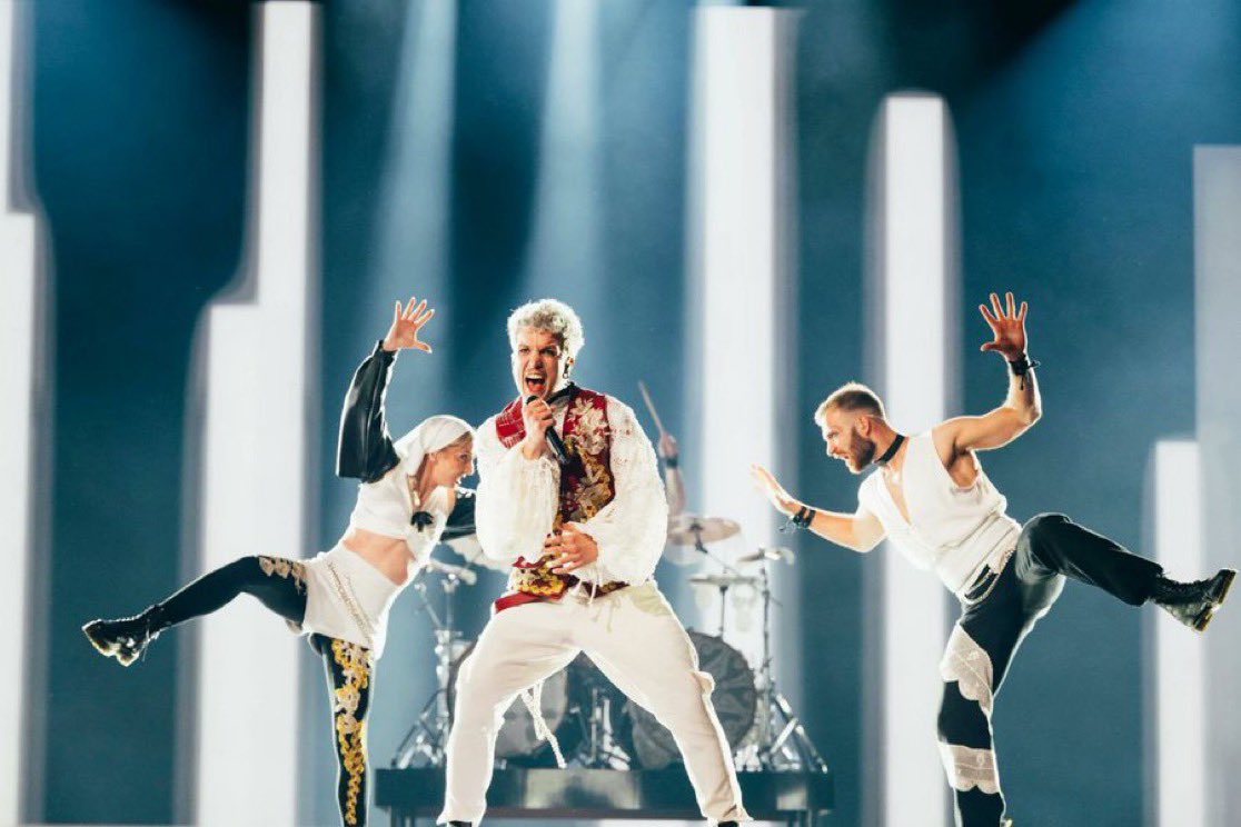 da_snos's tweet image. Saying that when THIS downgrade exists is a choice