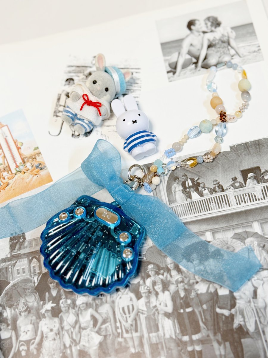 저 스트랩은 하호님께 주문제작했어요 어디에 달 건지 얘기하니가 해변의 조개껍데기 컨셉으로 알아서 맞춰주셨는데 너무 예쁘게 게다가 빨리 만들어주셔서 추천합니다^ㅅ^
x.com/hahobiz/status…