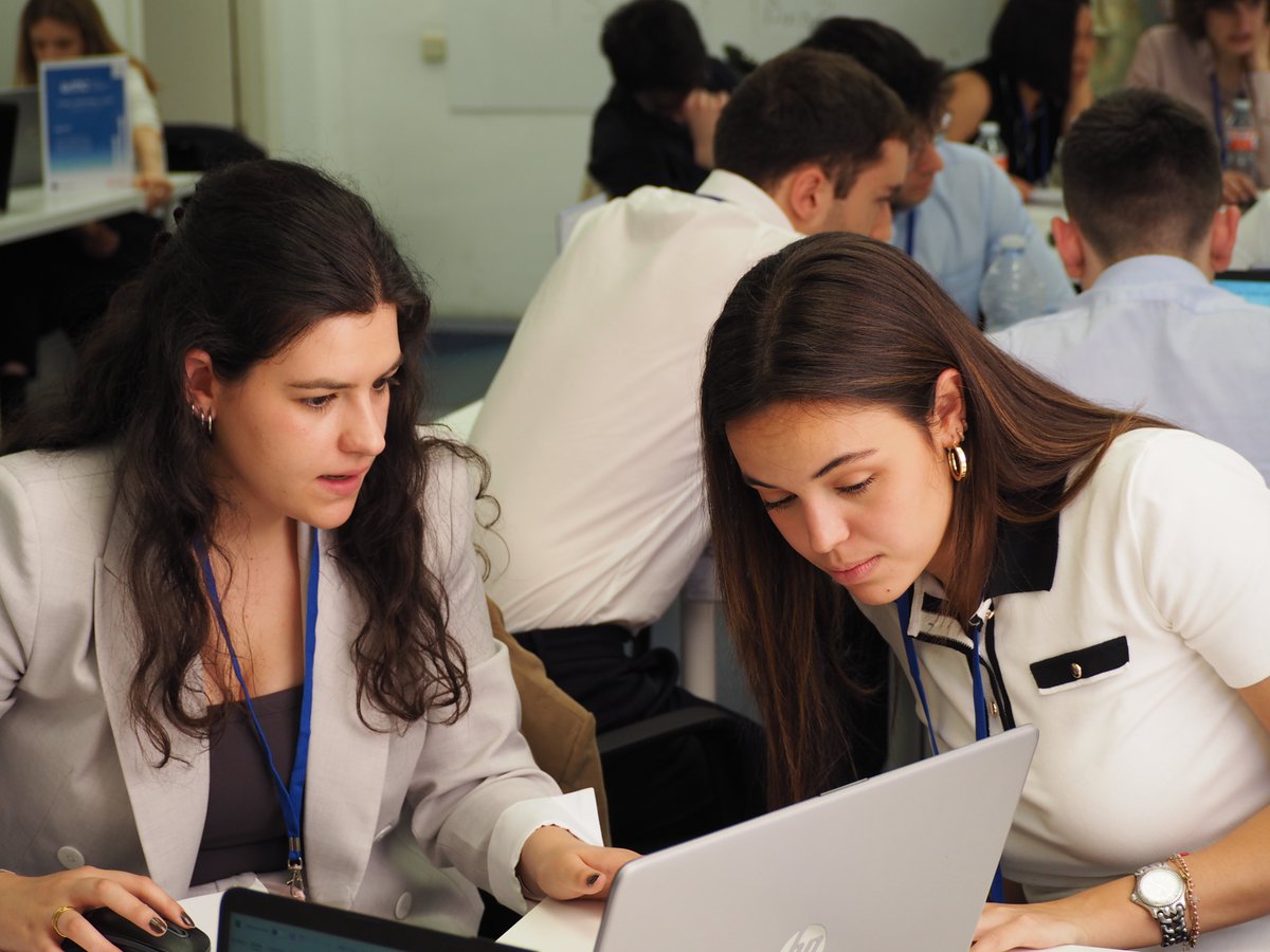 GMC_Spain's tweet photo. @CamaradeMadrid Tomando la tercera decisión, 'Topológicos' lidera la clasificación...📈 aunque las diferencias siguen siendo pequeñas. https://t.co/l1EouJq3Oc